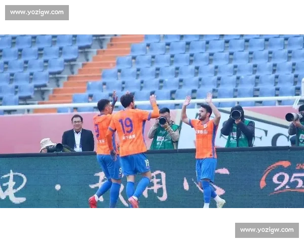 瓦科双响 + 逆转!泰山 3-1 终结海港四连胜